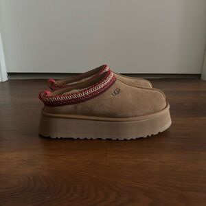 UGG Tazz Platform Slipper [Never Worn]